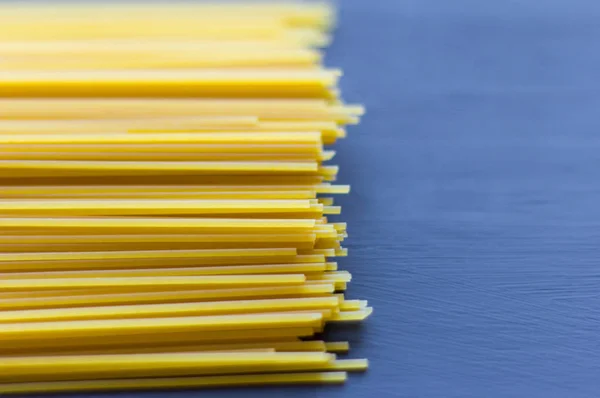 Spaghetti Italiensk Pasta För Matlagning Ligger Grå Bakgrund — Stockfoto