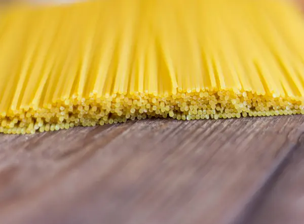 Spaghetti Italiensk Pasta För Matlagning Ligga Trä Bakgrund — Stockfoto