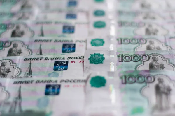 Бумажные Деньги Российские Рубли Тысячные Банкноты Разложены Порядку Денежный Фон — стоковое фото