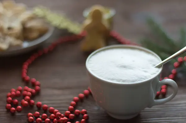 Ceașcă Cafea Spumă Groasă Prăjituri Crăciun Zahăr Scorțișoară Decorațiuni Crăciun — Fotografie, imagine de stoc