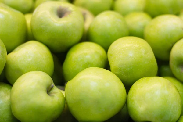 Mele Verdi Fresche Vicino Con Profondità Campo Poco Profonde — Foto Stock