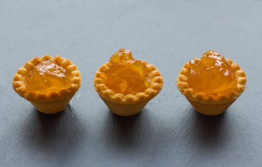 tartlets bir taş Pansiyon portakal reçelli