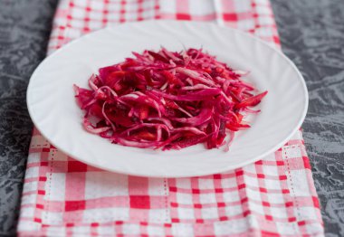 Taze Diyet salata lahana, havuç ve pancar, kilo kaybı için