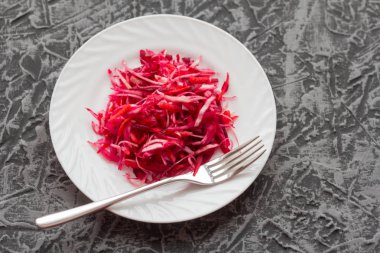 Taze Diyet salata lahana, havuç ve pancar, kilo kaybı için