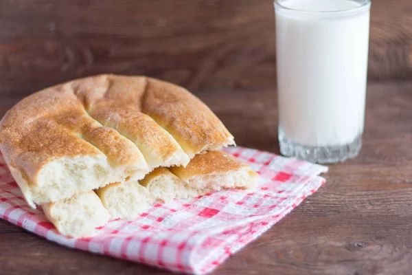 Verre Lait Pain Sur Une Table Bois — Photo