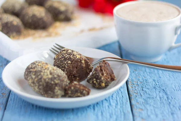 Deliciosos Bolos Caseiros Batatas Café Com Creme Fundo Azul — Fotografia de Stock