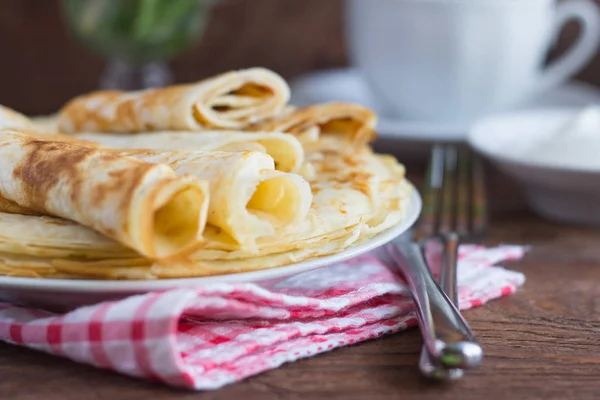 Süße Pfannkuchen Mit Käse Zum Frühstück Auf Holzgrund — Stockfoto