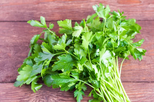 Bunch Fresh Green Parsley Wooden Background — Stock Photo, Image