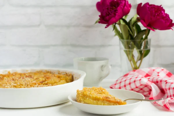 Delicious fresh cheesecake and Breakfast dishes on the table — Stock Photo, Image