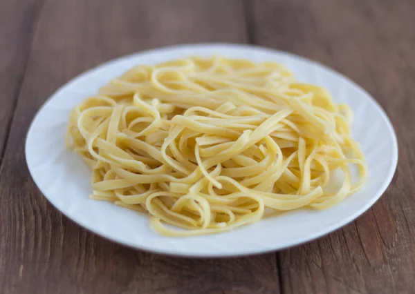 Pasta Tallrik Kokt Spaghetti Trä Bakgrund — Stockfoto