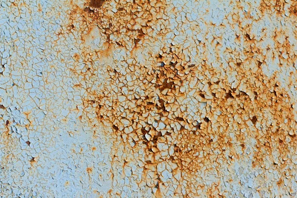 Pared de metal oxidado con pintura azul agrietada, óxido a través de la pintura, primer plano —  Fotos de Stock