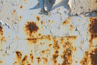 Aşınmış mavi metal arka plan. Paslı mavi boyalı metal duvar. Paslı metal arkaplan ve pas lekeleri.