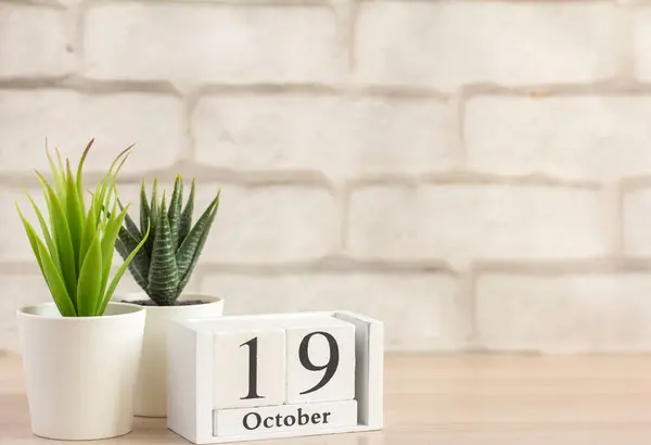 Oktober Pada Kalender Kayu Pada Tabel Atau Shelf One Hari — Stok Foto
