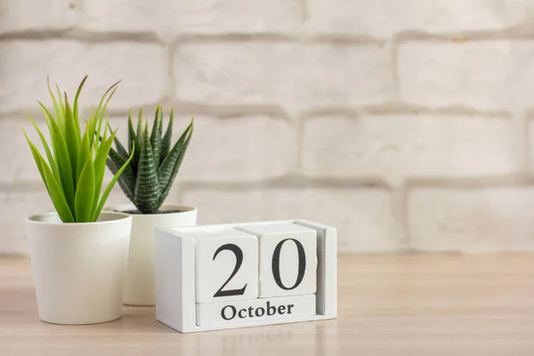 Oktober Pada Kalender Kayu Atas Meja Atau Shelf One Hari — Stok Foto