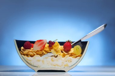 Meyve ve müsli ile yarım plaka kesme tezgahlar