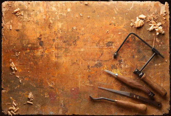 Εργαλεία Χειρός Για Ξύλο Στο Παλιό Ξύλινο Πάγκο Εργασίας — Φωτογραφία Αρχείου