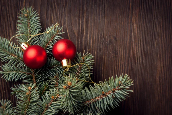 Weihnachtsbaum Und Dekoration Auf Holzgrund — Stockfoto