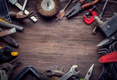 ahşap arka plan aşınmış eski araçların üstten görünüm 