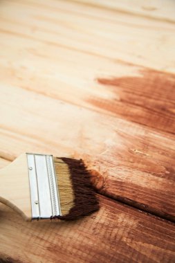 ahşap boyama fırça kahverengi renk ile.
