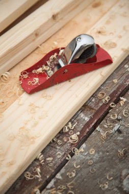 Jack-ahşap uçakta panoları bir tezgah üzerinde fiş..