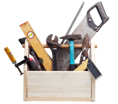 Eski marangoz ahşap alet çantası beyaz üzerinde izole araçlar