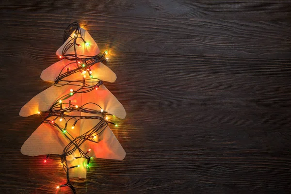 Blick Von Oben Auf Hausgemachten Weihnachtsbaum Mit Lichtern Beleuchtet Auf — Stockfoto