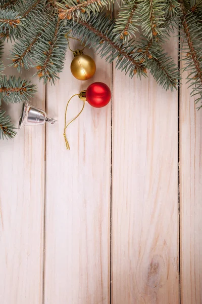 Bovenaanzicht Van Pine Tree Takje Kerst Decoratie Houten Achtergrond Met — Stockfoto