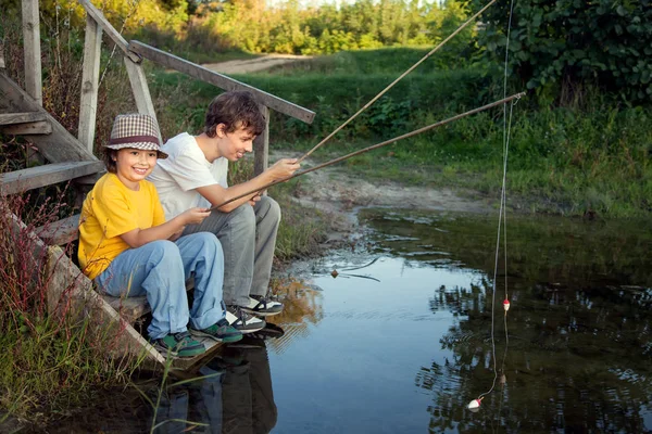 Gelukkige Jongens Gaan Vissen Rivier Twee Kinderen Van Visser Met — Stockfoto