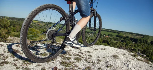 Bicicleta de montaña.Deporte y vida saludable.Deportes extremos.Mountain bic — Foto de Stock