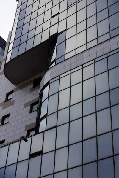 Dettaglio esterno architettonico di un edificio per uffici industriale . — Foto Stock