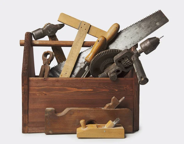 Stary stolarz Drewniany zestaw narzędzi z narzędziami izolowanymi na białym — Zdjęcie stockowe