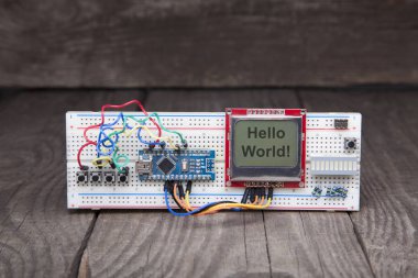 elektronik mikroişlemci cihazının manuel montajı. Spar seti