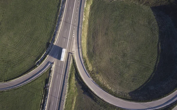 高速道路都市交差点ジャンクション夏の航空写真 トップビュー — ストック写真