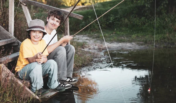 Happy boys go fishing on the river, Two children of the fisherma — Stock Photo, Image