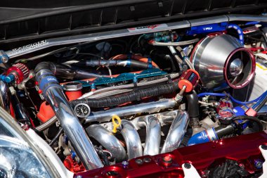 Belgorod, Rusya - AUG, 18, 2018: Turbo motorun modifikasyonu Otomobil motorunun ayrıntılarını kapat.