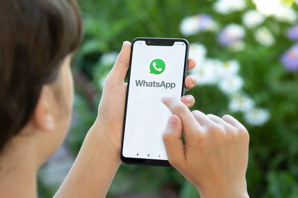Android Telefonunda Whatsapp Whatsapp Popüler Sosyal Medya Rusya Haziran 2020 — Stok fotoğraf