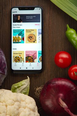 Tedavi Fit spor yapmak eğlencelidir, günlük yiyecekler sağlıklı ve lezzetli, zihinsel zindelik uygulaması kolaydır. Belgorod, Rusya - AUG, 2, 2020: