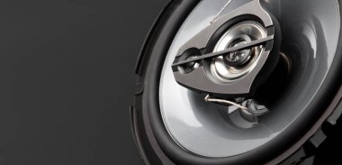 Üç yönlü hoparlör sistemi, eş eksenli hoparlör, araba sesli müzik, subwoofer. Üst görünüm
