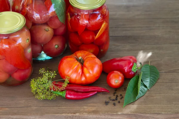 Διατηρεί Λαχανικά Γυαλί Φόντο Ξύλου Μαριναρισμένο Ζυμωμένο Και Τουρσί Fermer — Φωτογραφία Αρχείου