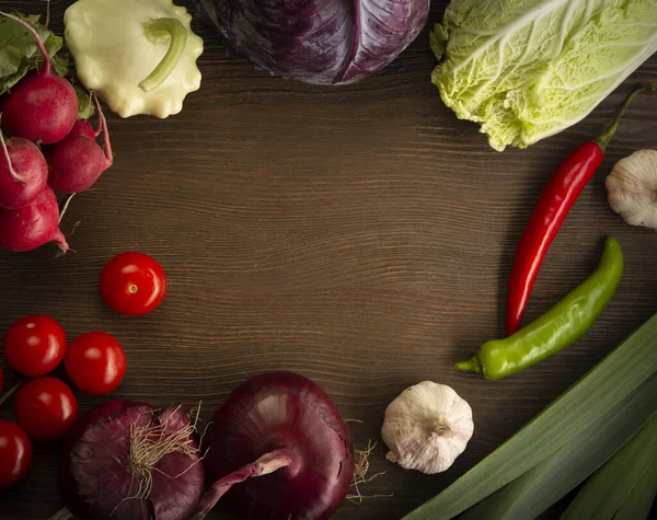 Υγιεινή Τροφή Ωμά Βιολογικά Λαχανικά Και Φρούτα Ξύλινο Φόντο Στο — Φωτογραφία Αρχείου