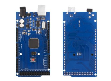 Mega - Elektronik, programlama ve robotik öğretim kurulu. İki tür - üst ve alt izole beyaz bir arka plan üzerinde.