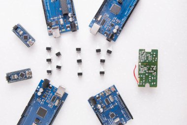 Robotik, 3d baskı veya gelişmeler ve buluşlar için altı panoları. Fablab - Nano, Uno ve Mega öğrenme kurulları