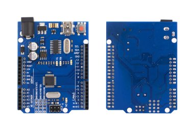 Uno - elektronik, programlama ve robotik öğretim kurulu. İki tür - üst ve alt izole beyaz bir arka plan üzerinde.