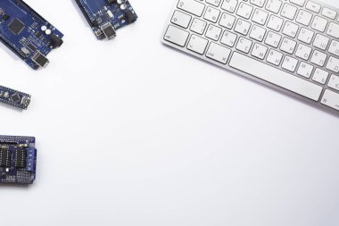 DIY Arduino kurulu robotlar ve diğer ev yapımı ürünler oluşturmak için. Arduino Mega, Arduino Uno, Arduino Mini.