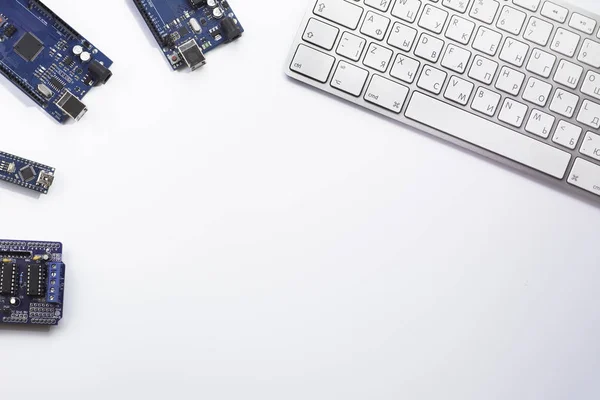 DIY Arduino kurulu robotlar ve diğer ev yapımı ürünler oluşturmak için. Arduino Mega, Arduino Uno, Arduino Mini.
