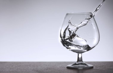 Bardakta bir damla su.