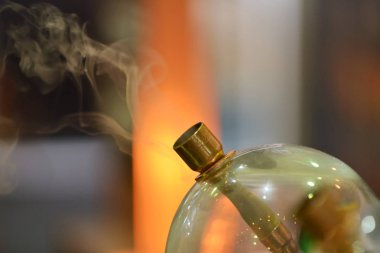 Cam şişeler için vapers. Vaping viski. Evaporatör viski içecek duman şeklinde kullanımı için.
