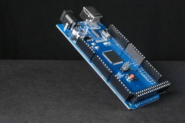 Mega Diy kurulu siyah arka plan yakından izole