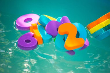 Çocuklar için eğitici su oyunu. Sayıları n harfleri ve hayvanların görüntüleri ve balıkçılık için bir ağ şeklinde Balık. Çocuklar için eğlenceli