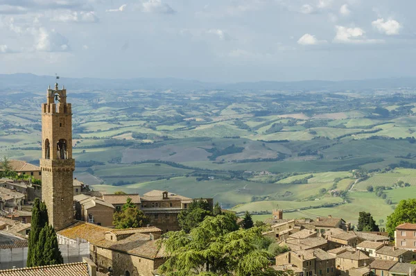 Střechy Montalcina Malebný Pohled Typická Toskánská Krajina Regionu Val Orcia — Stock fotografie